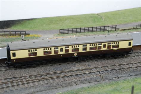 Most other GWR design non-corridor <b>coaches</b> had gone by 1964, although a batch built at Swindon for LMR lasted into 1967. . Br western region coach formations